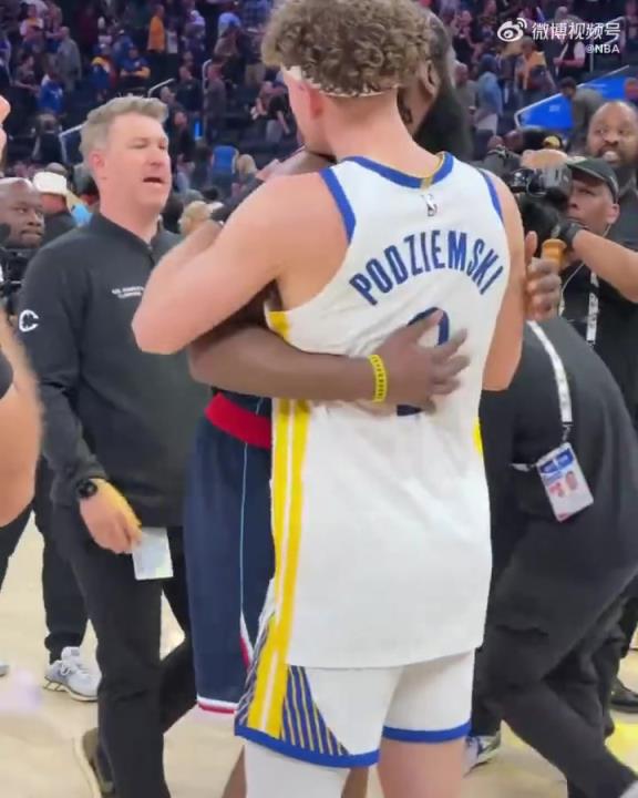 能打破附加賽不勝魔咒嗎？庫里賽后和哈登&小卡紛紛擁抱