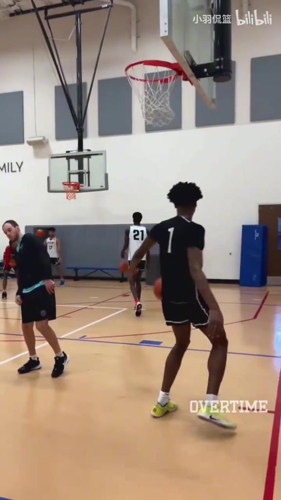 地表最強身體素質(zhì)？阿門扣籃簡直就像直升機起飛一樣！