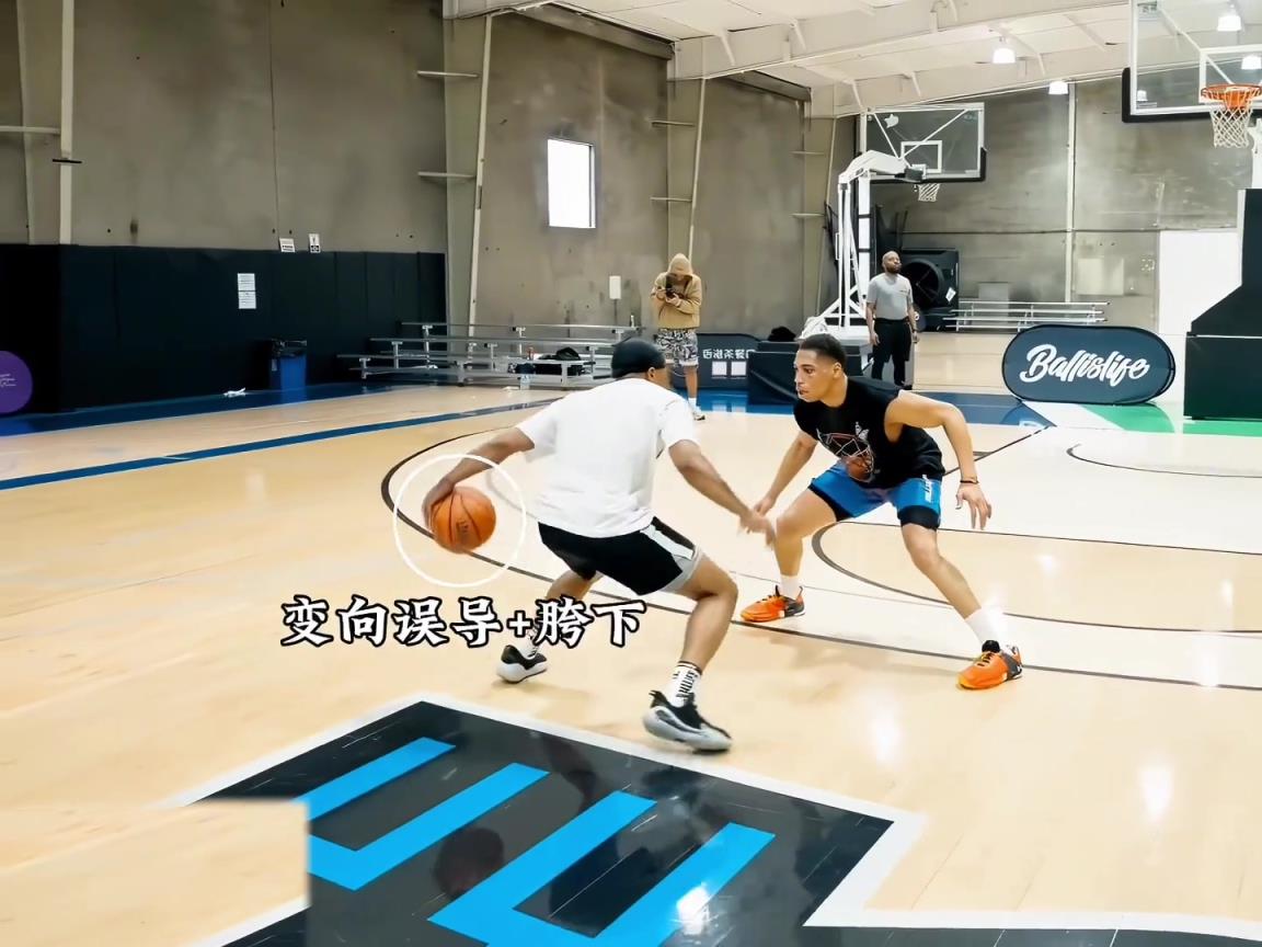 “實戰(zhàn)中的節(jié)奏過人動作鑒賞，連續(xù)胯下變向舞蹈銜接頓拜突破”