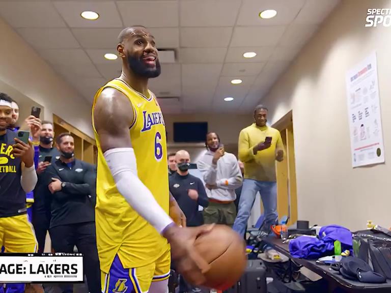 里弗斯絕殺之后湖人隊的更衣室氛圍，簡直不要太和諧??！