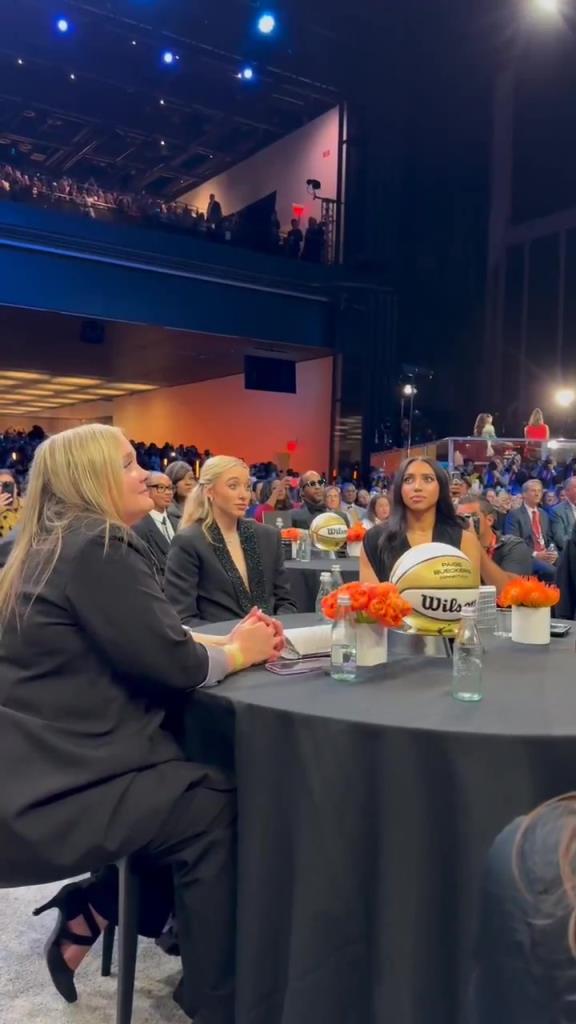 今天這穿搭，差點沒認(rèn)出來！佩奇-布克斯當(dāng)選WNBA狀元后十分淡定