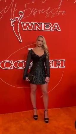 海莉選秀夜紅毯秀，人氣和顏值在這屆都是數(shù)一數(shù)二